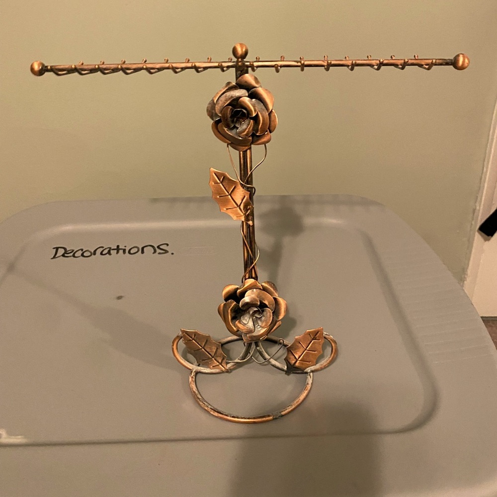 Necklace holder